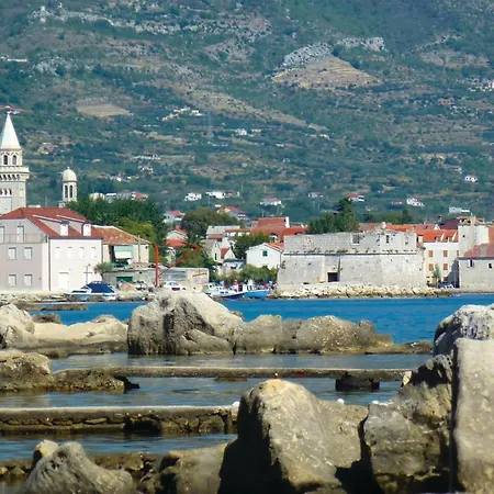 Nyaraló Two-bedroom In Kastel Novi