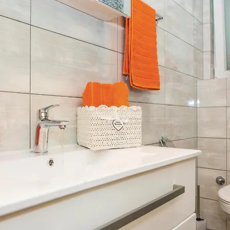 Tatil Evi Two-bedroom In Kastel Novi *