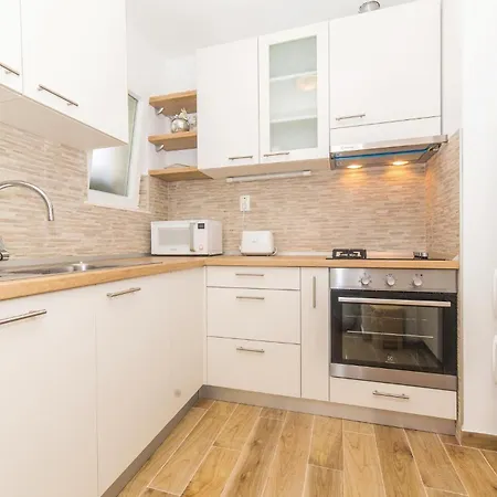 Two-bedroom In Kastel Novi Tatil Evi *