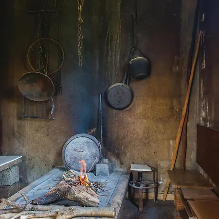 Nyaraló Two-bedroom In Kastel Novi Kaštela