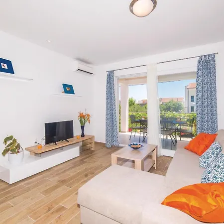 Two-bedroom In Kastel Novi *