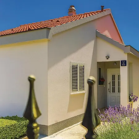 Two-bedroom In Kastel Novi *