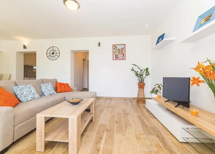 Two-bedroom In Kastel Novi Nyaraló Kaštela