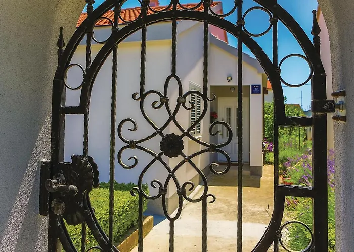 Nyaraló Two-bedroom In Kastel Novi *