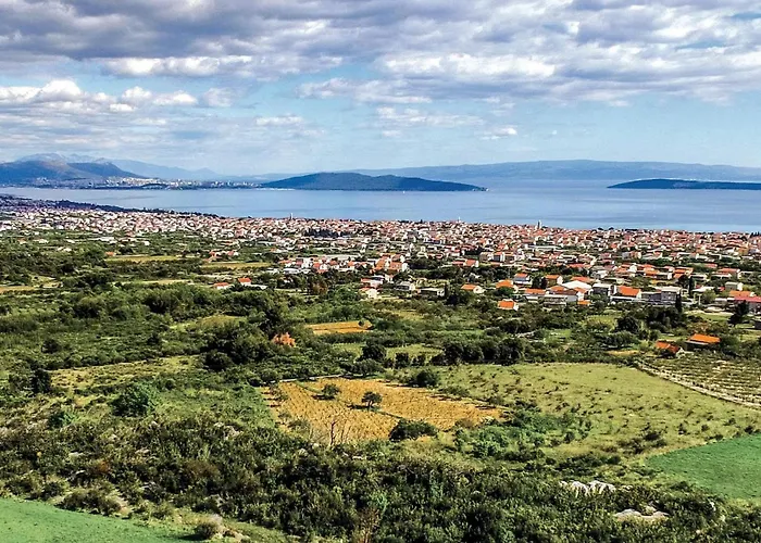 Two-bedroom In Kastel Novi *